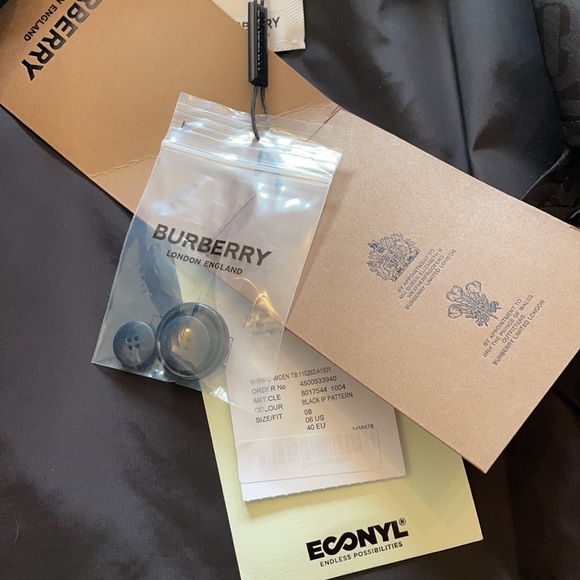 NWT black Burberry trench in subtle and sophisticated TB print - Picture 9 of 15